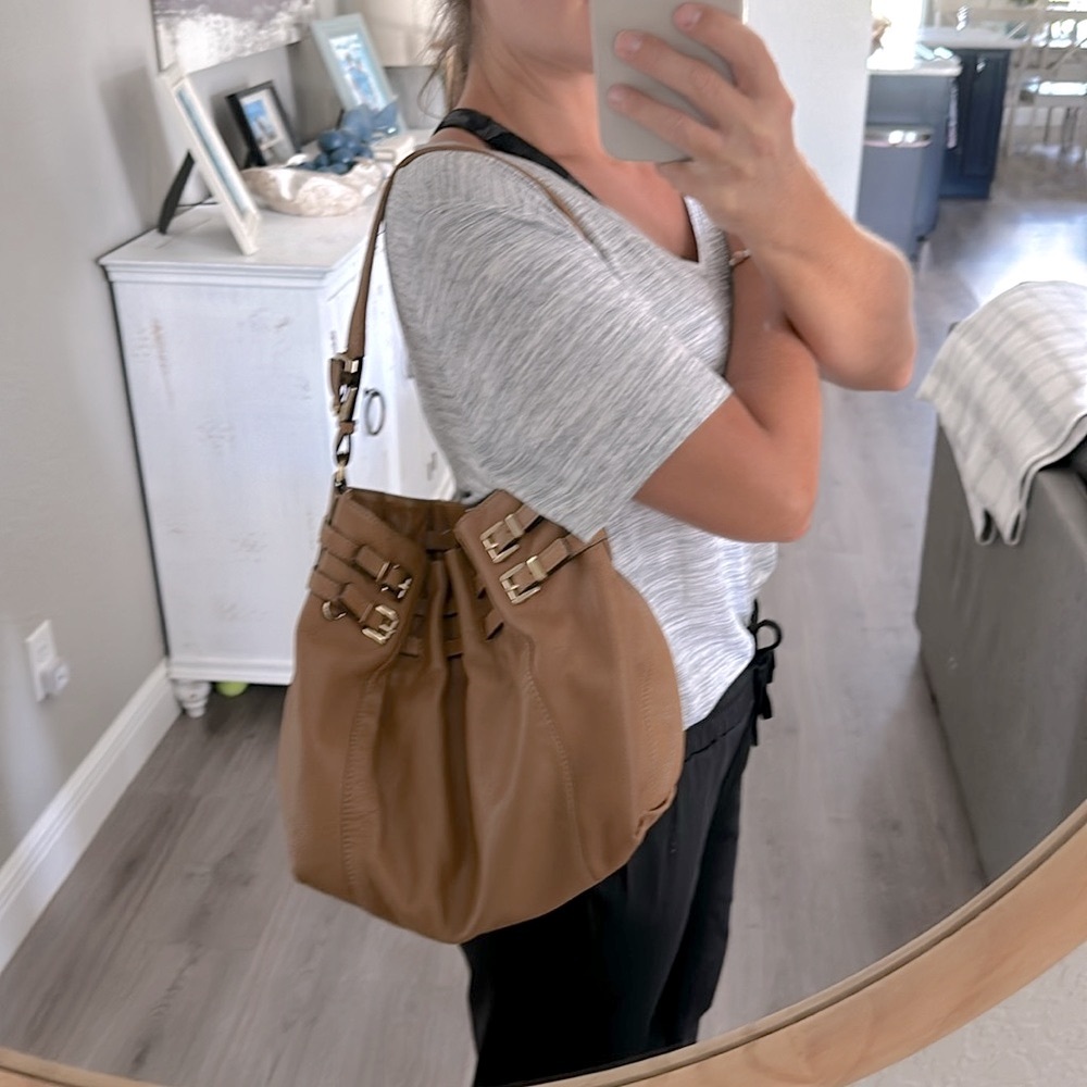 Michael Kors Light Brown Shoulder Bag With Gold Hardware And Magnetic Closure - Picture 4 of 12